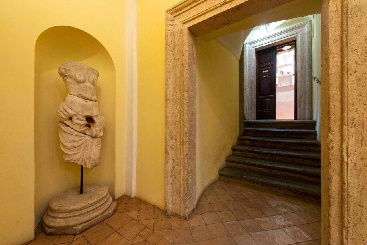 Il Ricamo Di Appartamento *